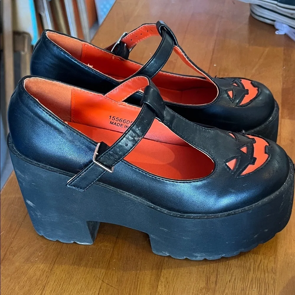 HOT TOPIC Women’s Strap Mary Janes Platform Goth Halloween Pumpkin Size 7W